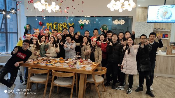米小福12月25日，公司將舉行圣誕活動，誠邀你的參加。